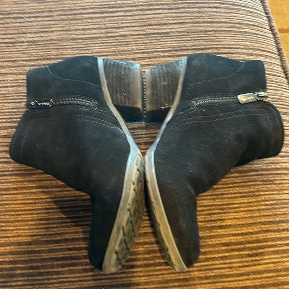 Blondo Waterproof Liam Suede Block Heel Ankle Bootie Black Size - Picture 10 of 11